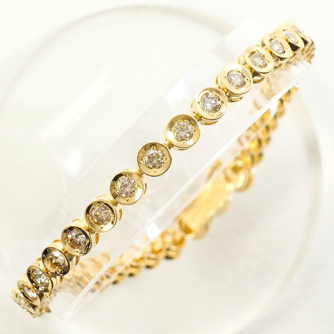 18K (18-karat) Yellow Gold Bracelet with 2.00ct Diamonds, Total Weight 9.6g, 18cm, Jewelry: --- Catalog ---Category: SizeLength: 18cm / 7.08''Weight: 9.6g / 0.33oz.Category: DesignType: Charm braceletColor: Yellow goldMetal: GoldStone: DiamondGender: WomenMaterial: Yellow gold (18K)Metal Pur