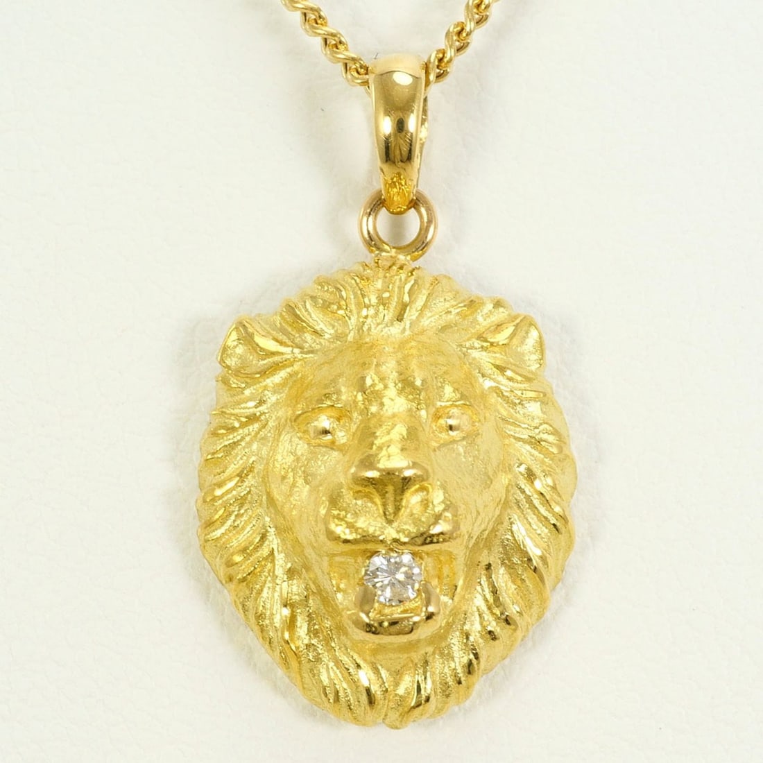 18K (18-karat) Yellow Gold Necklace with 0.03ct Diamond, Total Weight 4.7g, 50cm Length, Jewelry: --- Catalog ---Category: SizeWeight: 4.7g / 0.16oz.Pendant Size: 22mm x 13mm / 0.86'' x 0.51''Neck Circumference: 50 cm / 19.68''Category: DesignColor: Yellow goldStone: DiamondGender: WomenMaterial: 