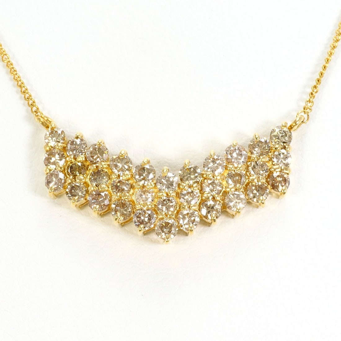 18K (18-karat) Yellow Gold Necklace with Brown Diamond 1.00ct, Total Weight 2.9g, 42cm, Jewelry: --- Catalog ---Category: SizeWeight: 2.9g / 0.1oz.Pendant Size: 13mm x 22mm / 0.51'' x 0.86''Neck Circumference: 42 cm / 16.53''Category: DesignColor: Brown, Yellow goldMetal: GoldStone: DiamondGender