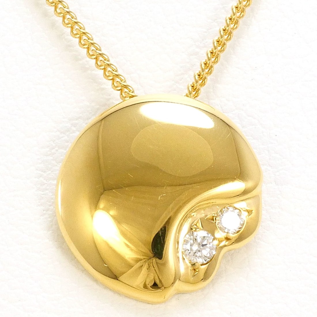 18K (18-karat) Yellow Gold Necklace with 0.04ct Diamond, Total Weight 3.6g, 40cm Length, Jewelry: --- Catalog ---Category: SizeWeight: 3.6g / 0.12oz.Pendant Size: 11mm x 11mm / 0.43'' x 0.43''Neck Circumference: 40 cm / 15.74''Category: DesignColor: Yellow goldMetal: GoldStone: DiamondGender: Wome