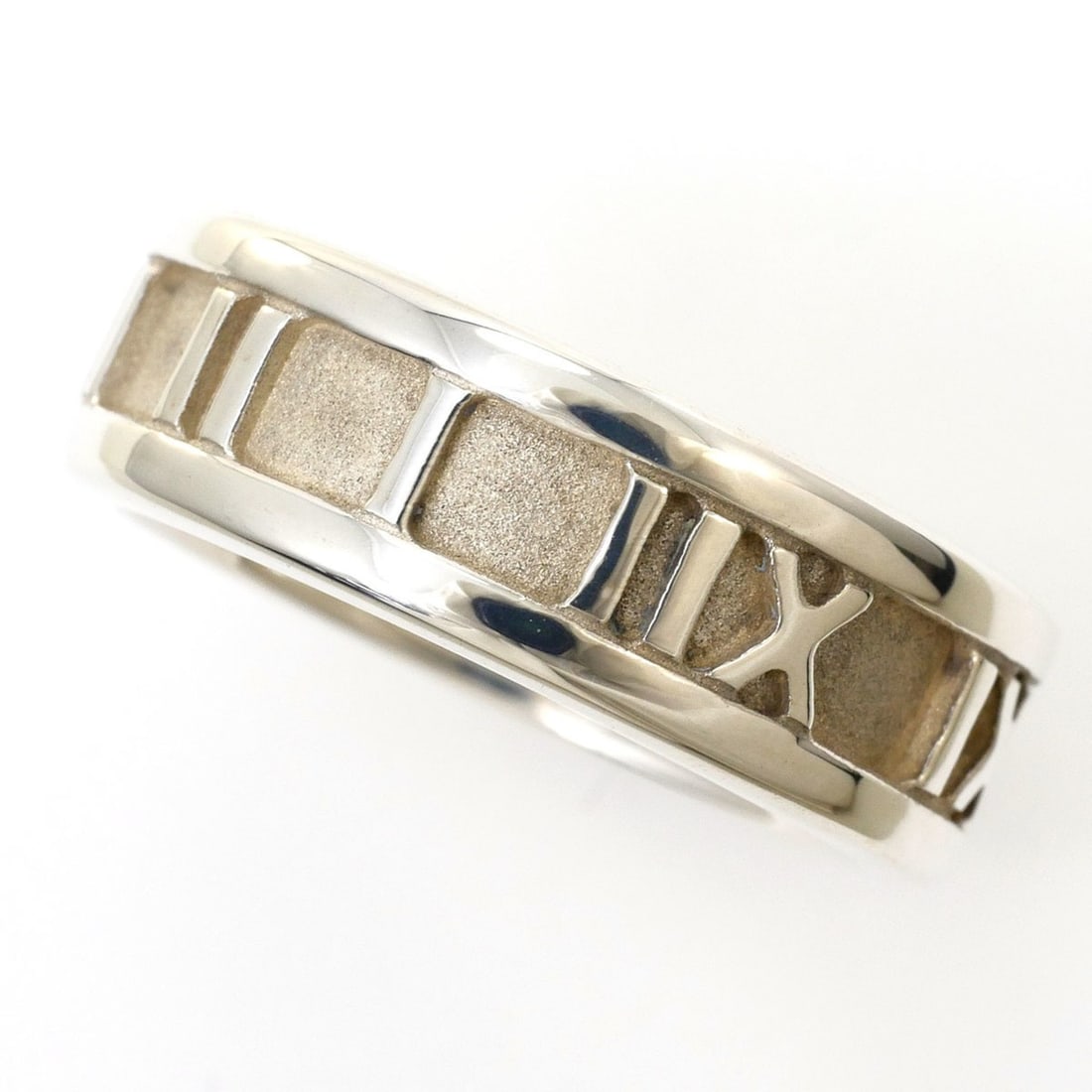 Tiffany & Co. Atlas Silver Ring (Total Weight: 5.0g) - Jewelry: --- Catalog ---Category: SizeJP Size: 9US Size: 5Category: DesignType: Band ringGender: WomenMaterial: Silver 925Category: GeneralBrand: Tiffany--- Item List ---Section: ConditionRanking: Rank SA Used