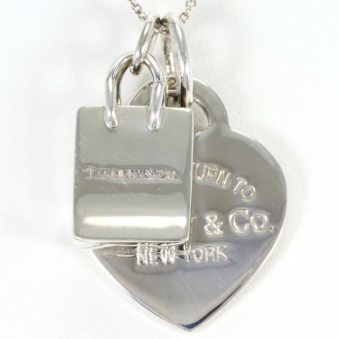 Tiffany & Co. Shopping Bag Heart Tag Silver Necklace, Total Weight 10.8g, 39cm, Jewelry: --- Catalog ---Category: SizePendant Size: 30mm x 21mm / 1.18'' x 0.82''Neck Circumference: 39 cm / 15.35''Category: DesignGender: WomenMaterial: Silver 925Necklace Type: NecklaceCategory: GeneralBran