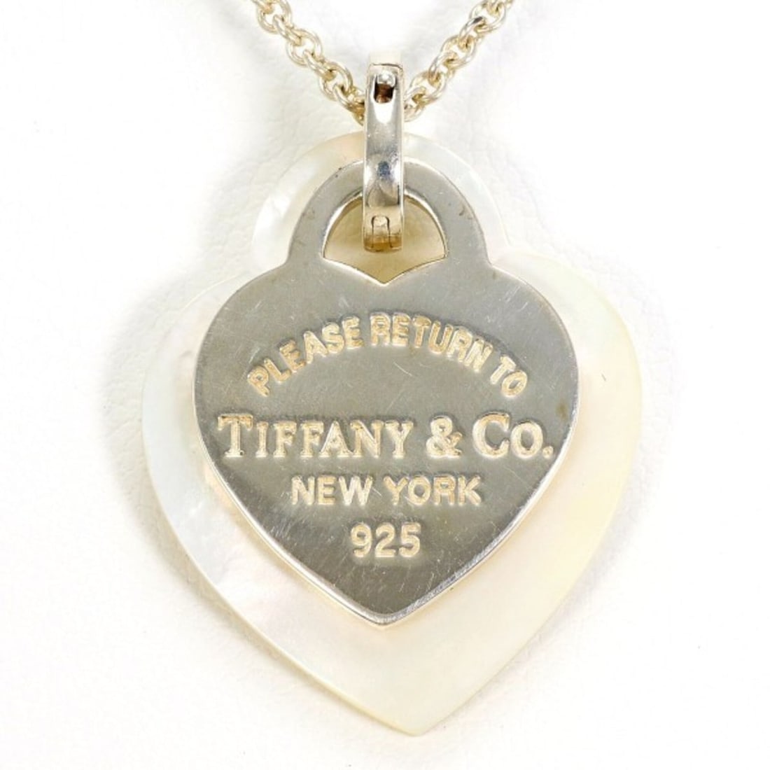 Tiffany & Co. Return to Double Heart Silver Necklace with Shell, Total Weight Approx. 6.9g, 40cm,: --- Catalog ---Category: SizePendant Size: 28mm x 21mm / 1.1'' x 0.82''Neck Circumference: 40 cm / 15.74''Category: DesignColor: SilverStone: ShellGender: WomenMaterial: Silver 925Necklace Type: Neckl