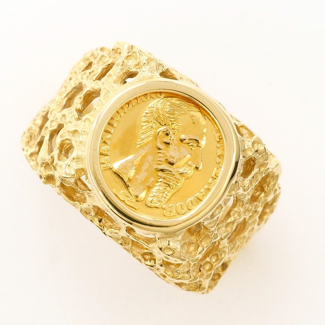 K14 14K YG Yellow Gold and K10 10K Ring - Total Weight 4.5g Like New Jewelry: --- Catalog ---Category: SizeWidth: 12mm / 0.47''Weight: 4.5g / 0.15oz.JP Size: 7.5US Size: 4Category: DesignType: Band ringColor: Yellow goldMetal: GoldGender: WomenMaterial: Yellow gold (10K), Yello