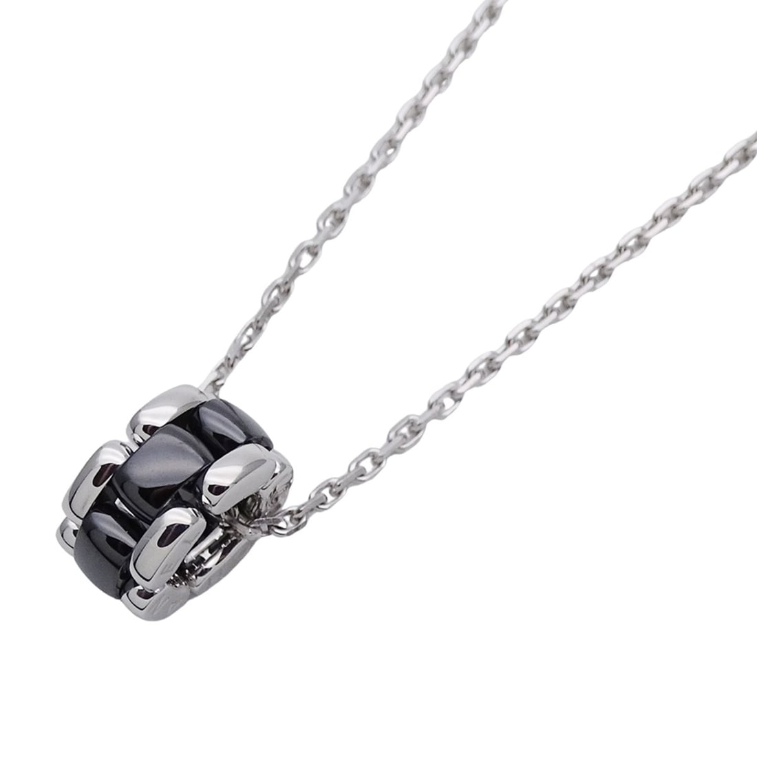 Chanel necklace for women, brand name, 750WG black ceramic, ultra white gold, J3171 jewelry.: --- Catalog ---Category: SizePendant Size: 11.2mm x 6.7mm / 0.44'' x 0.26''Neck Circumference: 44.5 cm / 17.51''Category: DesignColor: Black, SilverGender: WomenMaterial: White gold (18K)Necklace Type