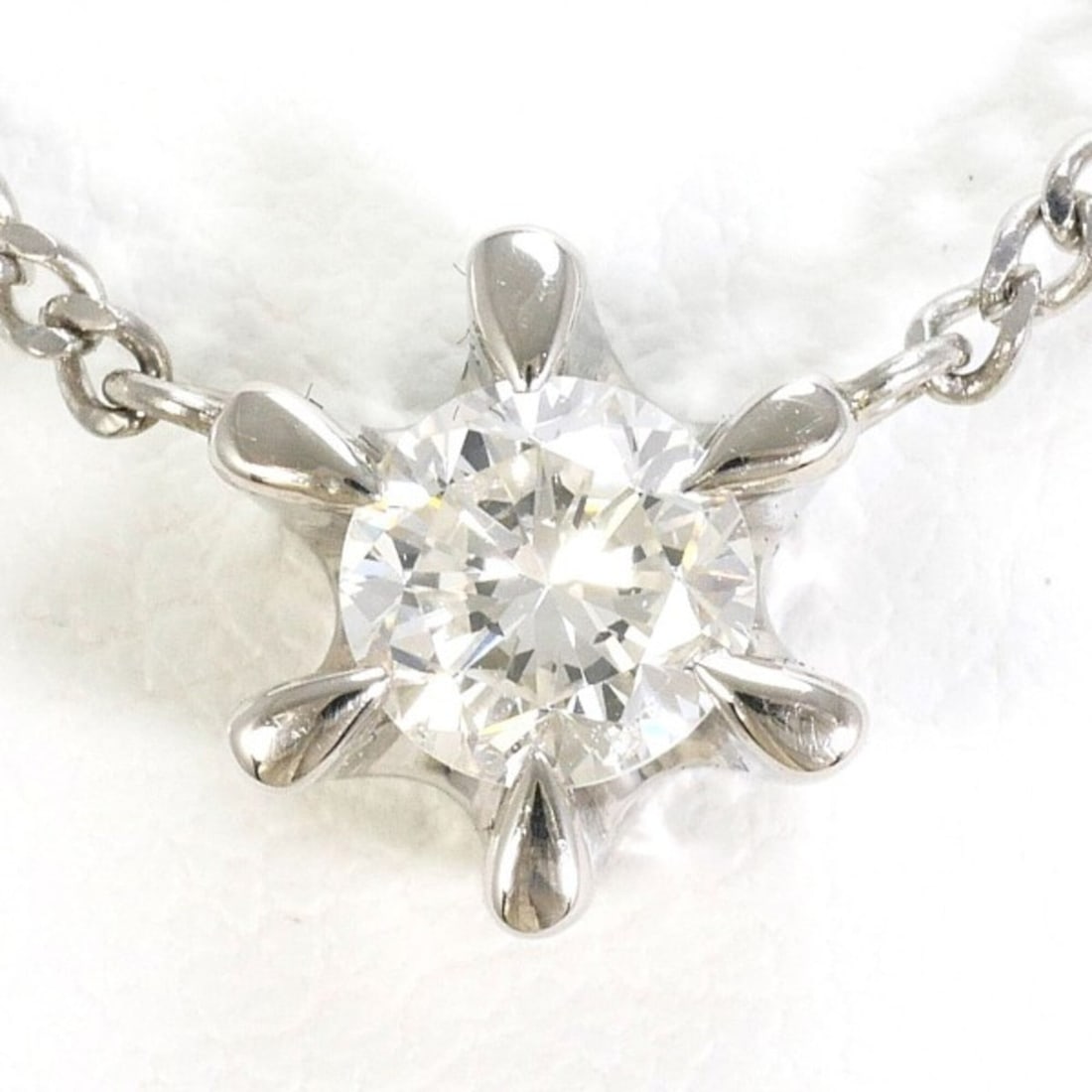 PT PT850 Necklace with 0.34 carat diamond (SI2 clarity), Certificate of Authenticity, Total Weight: --- Catalog ---Category: SizeWeight: 3.6g / 0.12oz.Pendant Size: 8mm x 8mm / 0.31'' x 0.31''Neck Circumference: 41 cm / 16.14''Category: DesignColor: PlatinumMetal: PlatinumStone: DiamondGender: Women