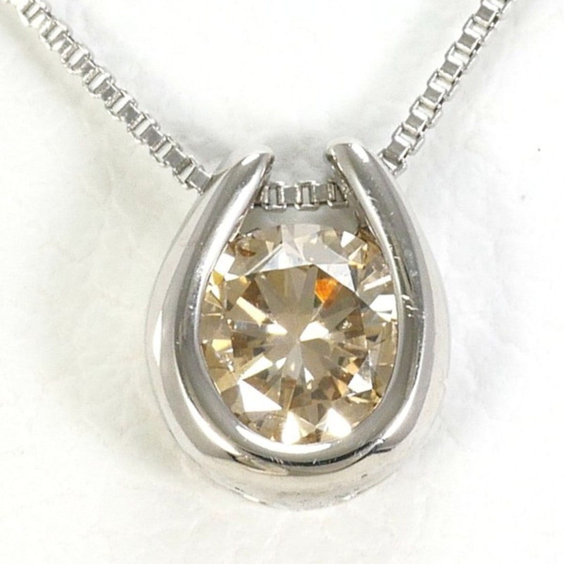 PT900 Platinum PT850 Necklace with Brown Diamond (0.20 carat), Total Weight Approx. 1.4g, 39cm,: --- Catalog ---Category: SizeWeight: 1.4g / 0.04oz.Neck Circumference: 39 cm / 15.35''Category: DesignColor: Brown, PlatinumMetal: PlatinumStone: DiamondGender: WomenMaterial: Platinum 850, Platinum 9