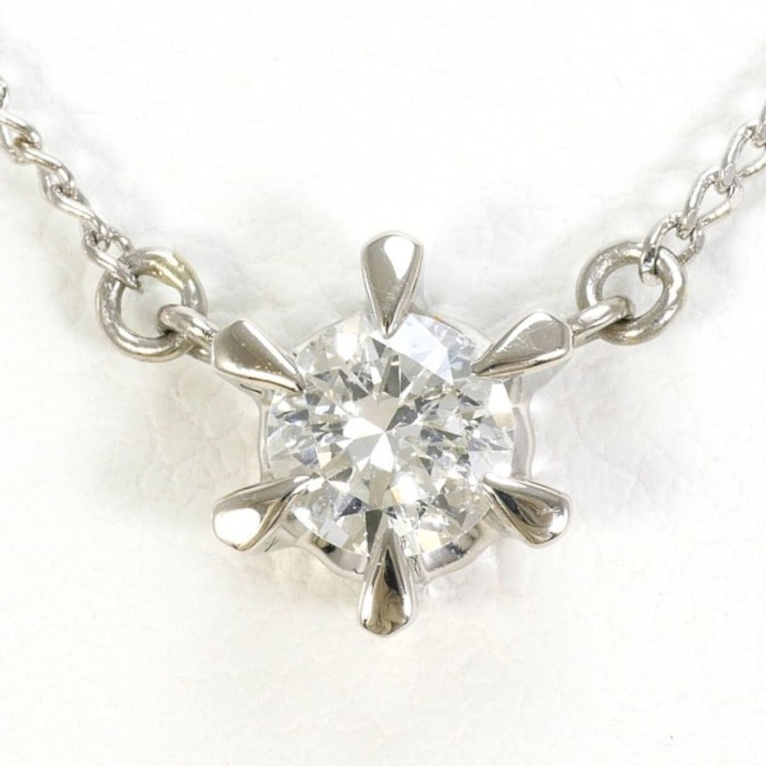PT850 Platinum Necklace with 0.31 Carat Diamond, Certificate of Authenticity, Total Weight Approx.: --- Catalog ---Category: SizeWeight: 2.6g / 0.09oz.Pendant Size: 7mm x 7mm / 0.27'' x 0.27''Neck Circumference: 38 cm / 14.96''Category: DesignColor: PlatinumMetal: PlatinumStone: DiamondGender: Women