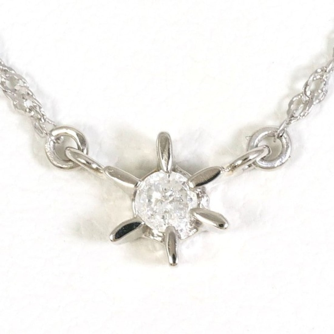 PT850 Platinum Necklace with 0.05 Carat Diamond, Total Weight Approx. 1.3g, 40cm, Jewelry, Used,: --- Catalog ---Category: SizeWeight: 1.3g / 0.04oz.Pendant Size: 5mm x 5mm / 0.19'' x 0.19''Neck Circumference: 40 cm / 15.74''Category: DesignColor: PlatinumMetal: PlatinumStone: DiamondGender: Women