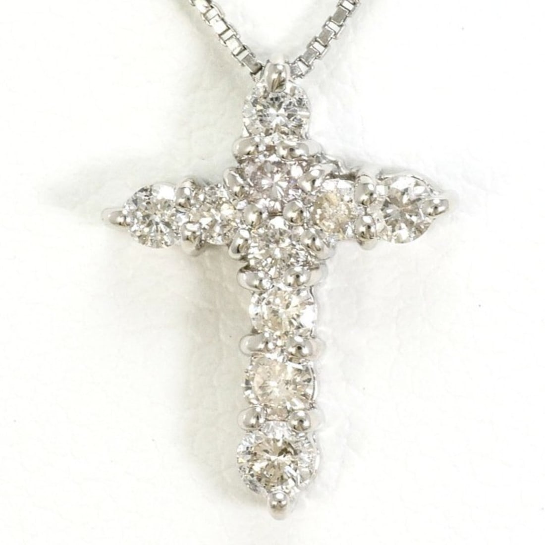PT900 Platinum PT850 Necklace with 0.30ct Diamond, Total Weight Approx. 2.6g, 40cm, Jewelry, Used,: --- Catalog ---Category: SizeWeight: 2.6g / 0.09oz.Pendant Size: 14mm x 10mm / 0.55'' x 0.39''Neck Circumference: 40 cm / 15.74''Category: DesignColor: PlatinumMetal: PlatinumStone: DiamondGender: Wom