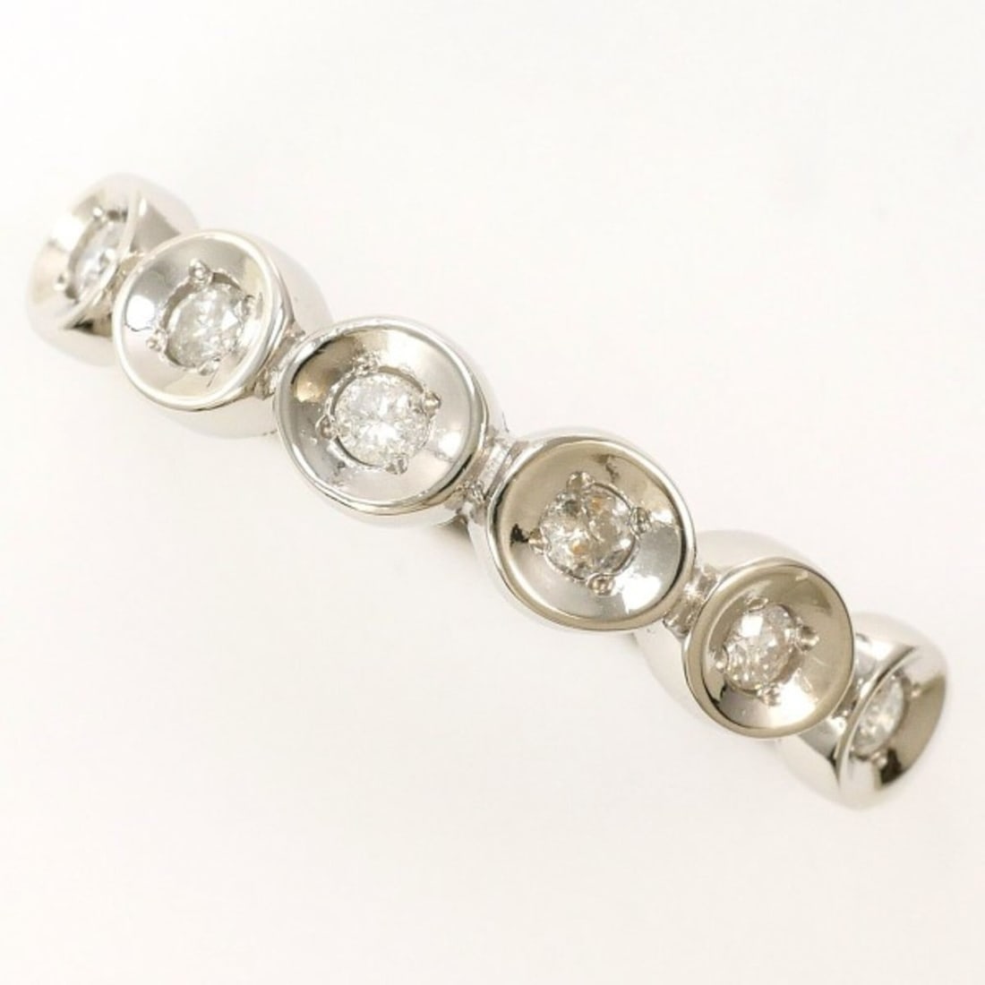 PT900 Platinum Ring, 1 Diamond (0.15 carat), Total Weight Approx. 2.9g, Used Jewelry, Like New: --- Catalog ---Category: SizeWidth: 4mm / 0.16''Weight: 2.9g / 0.1oz.JP Size: 16US Size: 8Category: DesignType: Band ringColor: PlatinumMetal: PlatinumStone: DiamondGender: WomenMaterial: Platinum 900