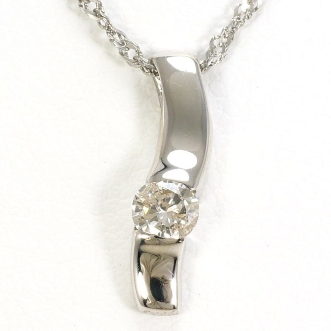 PT900 Platinum PT850 Necklace with 0.12ct Diamond, Total Weight Approx. 2.0g, 40cm, Jewelry, Used,: --- Catalog ---Category: SizeWeight: 2g / 0.07oz.Pendant Size: 13mm x 3mm / 0.51'' x 0.11''Neck Circumference: 40 cm / 15.74''Category: DesignColor: PlatinumMetal: PlatinumStone: DiamondGender: WomenM