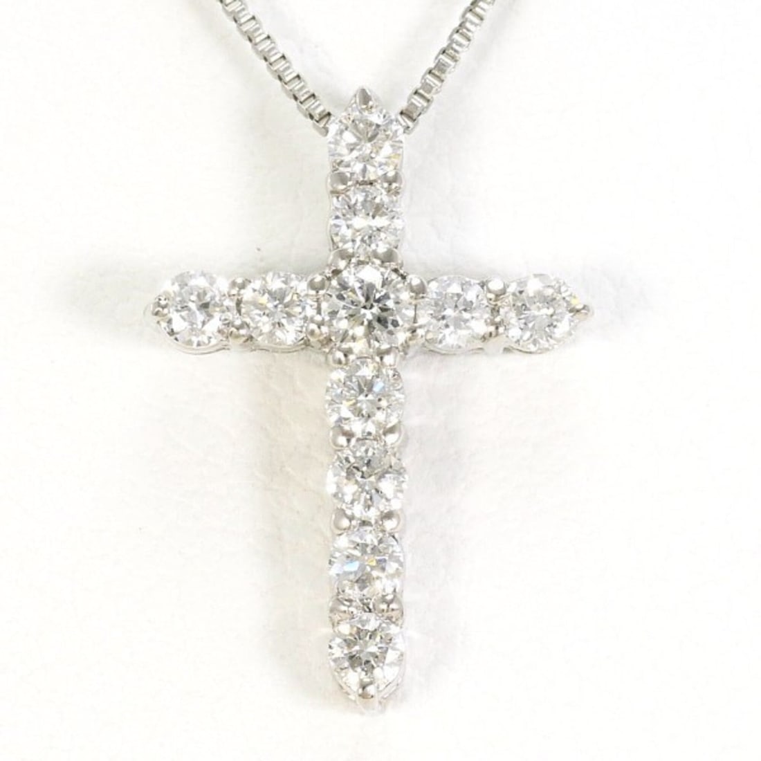 PT900 Platinum PT850 Necklace with 0.29 Carat Diamond, Total Weight Approx. 2.7g, 45cm, Jewelry,: --- Catalog ---Category: SizeWeight: 2.7g / 0.09oz.Pendant Size: 15mm x 10mm / 0.59'' x 0.39''Neck Circumference: 45 cm / 17.71''Category: DesignColor: PlatinumMetal: PlatinumStone: DiamondGender: Wom