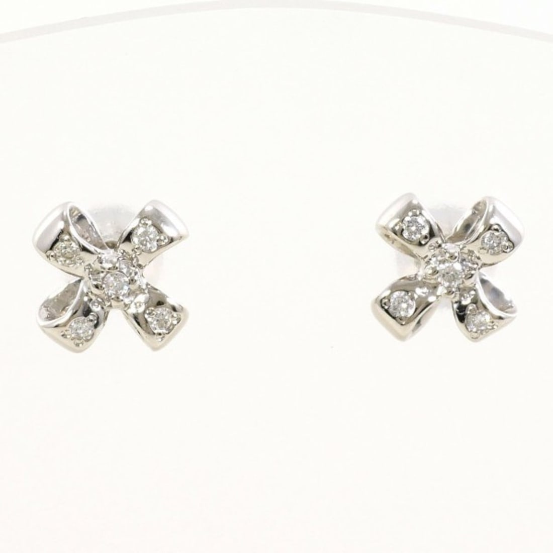 PT900 Platinum PT950 Earrings with Diamonds, Total Weight Approx. 1.7g, Used Jewelry, Like New: --- Catalog ---Category: SizeWeight: 1.7g / 0.05oz.Category: DesignType: Stud earringsColor: PlatinumMetal: PlatinumStone: DiamondGender: WomenMaterial: Platinum 900, Platinum 950Category: GeneralBran
