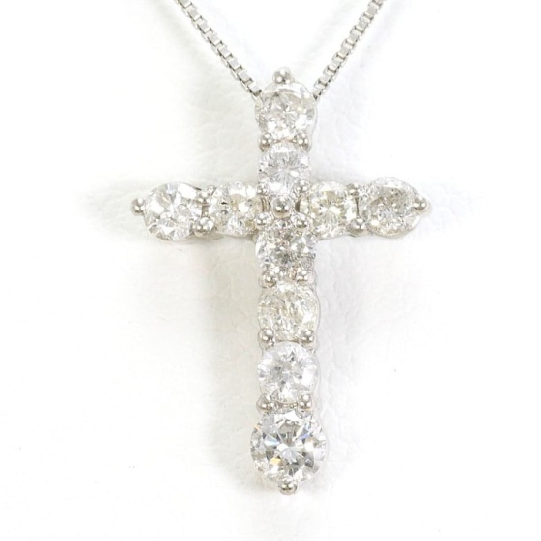 PT900 Platinum PT850 Necklace with 0.50 Carat Diamond, Total Weight Approx. 2.5g, 40cm, Jewelry,: --- Catalog ---Category: SizeWeight: 2.5g / 0.08oz.Pendant Size: 16mm x 10mm / 0.62'' x 0.39''Neck Circumference: 40 cm / 15.74''Category: DesignColor: PlatinumMetal: PlatinumStone: DiamondGender: Wom