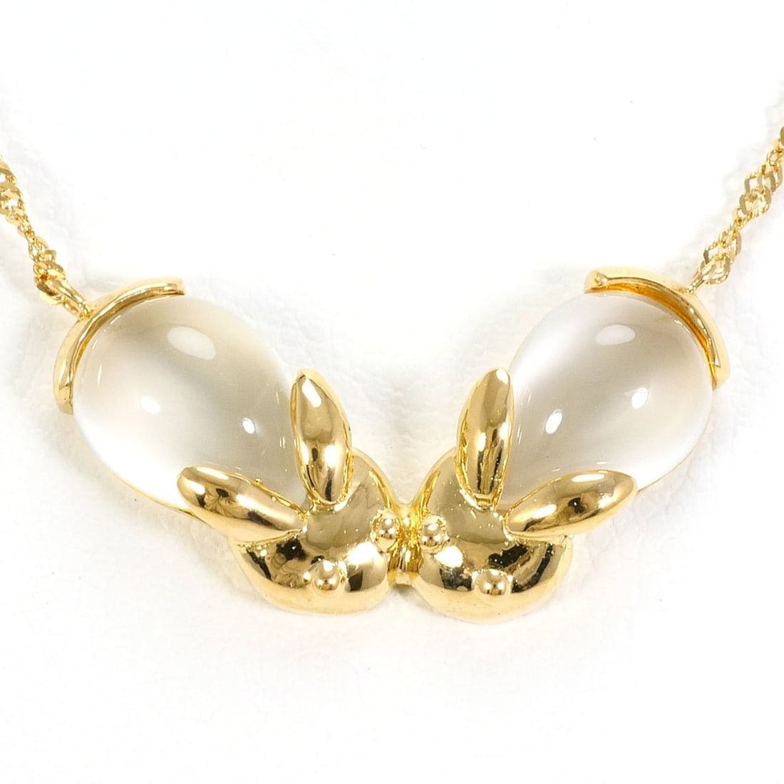 18K (18-karat) Yellow Gold Necklace with Moonstone, Total Weight 2.3g, 42cm, Jewelry: --- Catalog ---Category: SizeWeight: 2.3g / 0.08oz.Pendant Size: 10mm x 20mm / 0.39'' x 0.78''Neck Circumference: 42 cm / 16.53''Category: DesignColor: Yellow goldMetal: GoldStone: MoonstoneGender: Wo