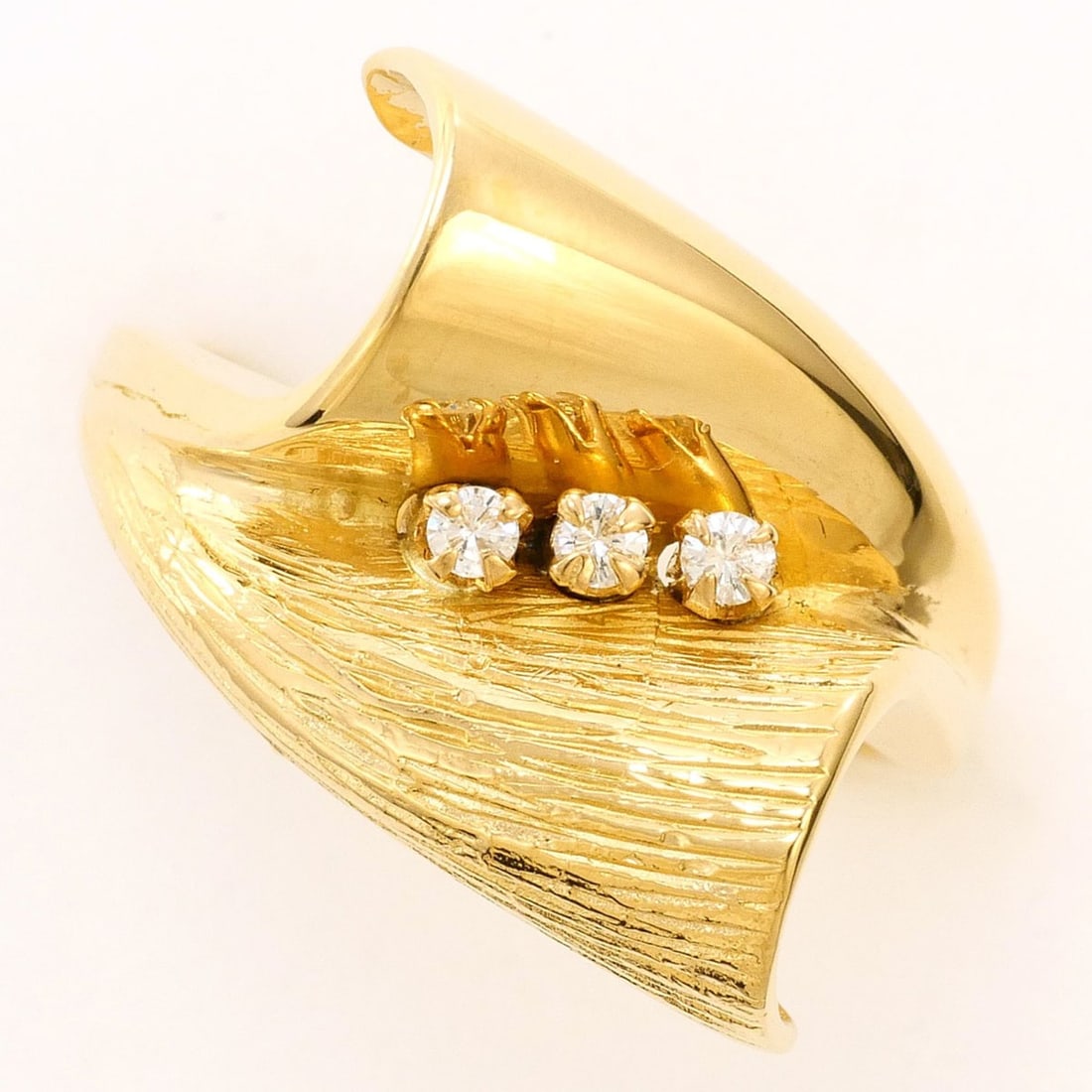 18K (18-karat) Yellow Gold Ring with Diamond (carat weight not stamped), Total Weight 5.9g, Jewelry: --- Catalog ---Category: SizeWidth: 15mm / 0.59''Weight: 5.9g / 0.2oz.JP Size: 7US Size: 4Category: DesignType: Band ringColor: Yellow goldMetal: GoldStone: DiamondGender: WomenMaterial: Yellow gold (