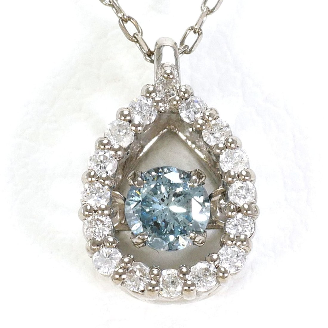 18K (18-karat white gold) necklace with blue diamonds. Total weight 1.2g. 40cm length. Jewelry. (1 of 20)