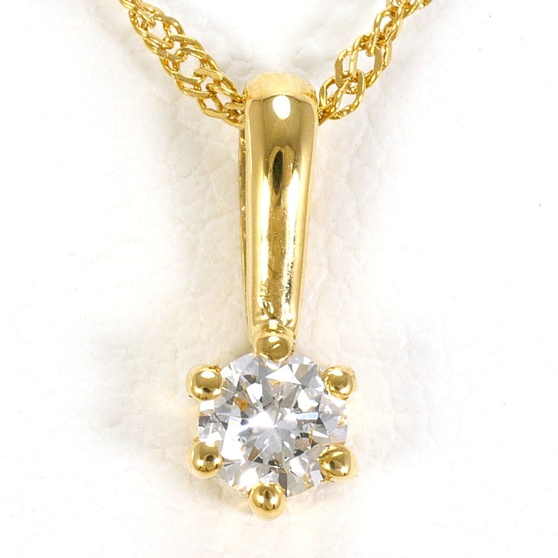 18K (18-karat) Yellow Gold Necklace with Diamond (carat weight not stamped), Total Weight 1.5g,: --- Catalog ---Category: SizeWeight: 1.5g / 0.05oz.Pendant Size: 10mm x 4mm / 0.39'' x 0.15''Neck Circumference: 40 cm / 15.74''Category: DesignColor: Yellow goldMetal: GoldStone: DiamondGender: Women