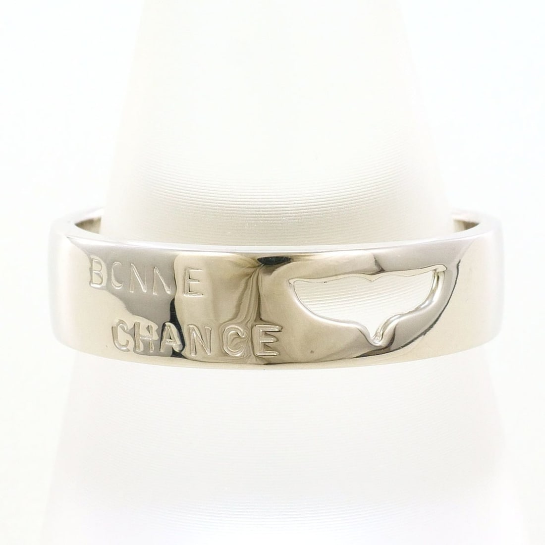 18K (18-karat white gold) ring, total weight 4.3g, jewelry.: --- Catalog ---Category: SizeWeight: 4.3g / 0.15oz.JP Size: 19US Size: 9.5Category: DesignType: Band ringColor: White goldMetal: White GoldGender: Men,WomenMaterial: White gold (18K)Metal Purity: 18KC