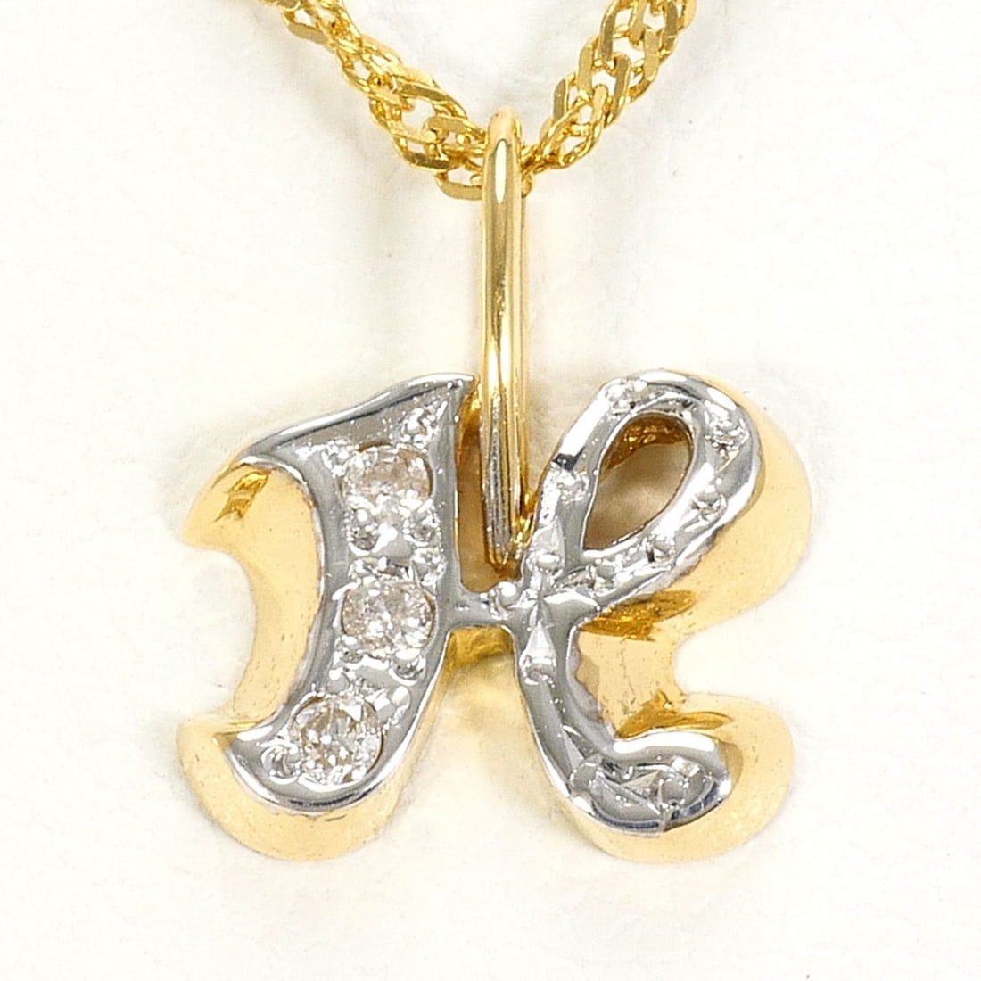 18K (18-karat) Yellow Gold Necklace with Diamond (carat weight not stamped), Total Weight 1.9g,: --- Catalog ---Category: SizeWeight: 1.9g / 0.06oz.Pendant Size: 10mm x 9mm / 0.39'' x 0.35''Neck Circumference: 40 cm / 15.74''Category: DesignColor: White gold, Yellow goldMetal: Gold, White GoldSto