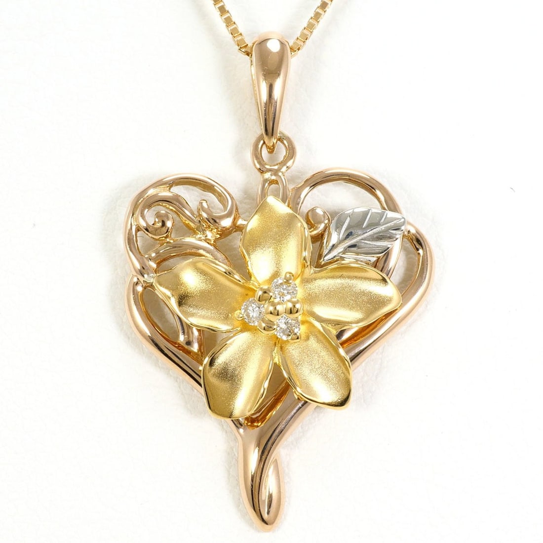PT900 Platinum 18K Yellow Gold Necklace with 0.05 ct Diamond, Total Weight 5.2g, 45cm Length,: --- Catalog ---Category: SizeWeight: 5.2g / 0.18oz.Pendant Size: 30mm x 19mm / 1.18'' x 0.74''Neck Circumference: 45 cm / 17.71''Category: DesignColor: Pink gold, Platinum, Yellow goldMetal: Gold, Pla