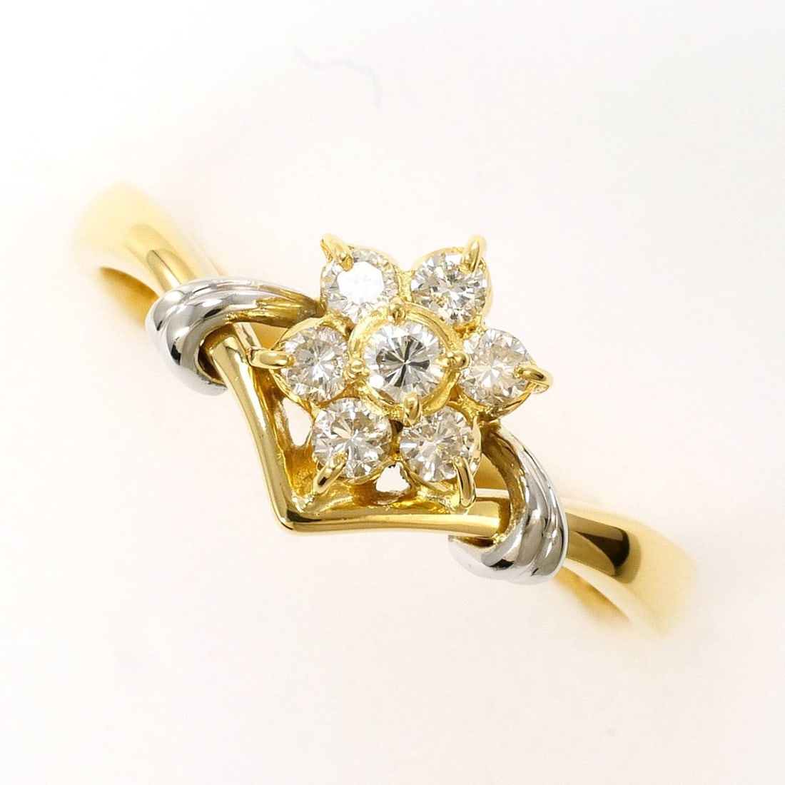 PT900 Platinum 18K YG Yellow Gold Ring with 0.22ct Diamond, Total Weight 2.9g, Jewelry: --- Catalog ---Category: SizeWidth: 9mm / 0.35''Weight: 2.9g / 0.1oz.JP Size: 12.5US Size: 6.5Category: DesignType: Band ringColor: Platinum, Yellow goldMetal: Gold, PlatinumStone: DiamondGender: Wome