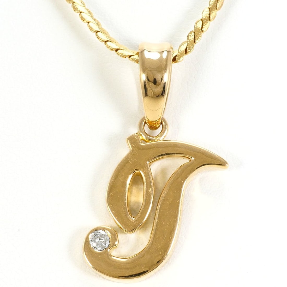 18K (18-karat) Yellow Gold Necklace with Diamond (carat weight not stamped), Total Weight 13.0g,: --- Catalog ---Category: SizeWeight: 13g / 0.45oz.Pendant Size: 30mm x 14mm / 1.18'' x 0.55''Neck Circumference: 44 cm / 17.32''Category: DesignColor: Yellow goldMetal: GoldStone: DiamondGender: Women