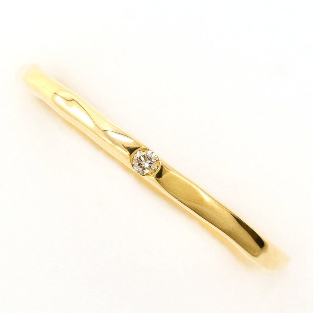 18K (18-karat) Yellow Gold Ring with 0.01ct Diamond, Total Weight 1.3g, Jewelry: --- Catalog ---Category: SizeWidth: 1.5mm / 0.06''Weight: 1.3g / 0.04oz.JP Size: 10US Size: 5.5Category: DesignType: Band ringColor: Yellow goldMetal: GoldStone: DiamondGender: WomenMaterial: Yellow g