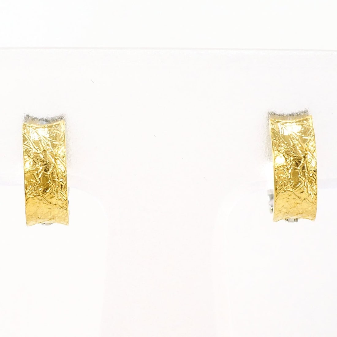 18K (18-karat) Yellow Gold (YG) and Platinum (PT900) Earrings, Total Weight 2.0g, Jewelry: --- Catalog ---Category: SizeWeight: 2g / 0.07oz.Category: DesignType: Hoop earringsColor: Platinum, Yellow goldMetal: Gold, PlatinumGender: WomenMaterial: Platinum 900, Yellow gold (18K)Metal Purity: