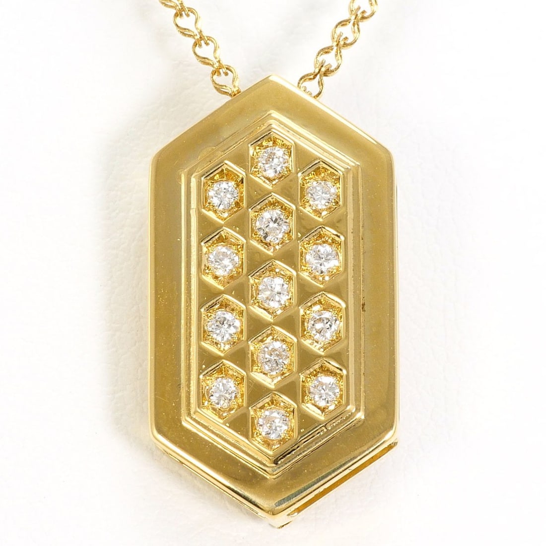 18K (18-karat) Yellow Gold Necklace with 0.19ct Diamond, Total Weight 6.4g, 40cm Length, Jewelry: --- Catalog ---Category: SizeWeight: 6.4g / 0.22oz.Pendant Size: 22mm x 11mm / 0.86'' x 0.43''Neck Circumference: 40 cm / 15.74''Category: DesignColor: Yellow goldMetal: GoldStone: DiamondGender: Wome