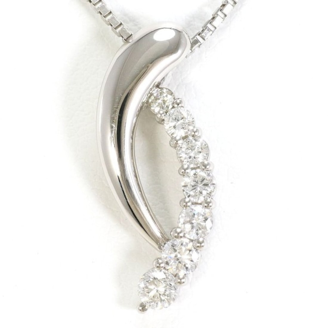 PT900 Platinum PT850 Necklace with 0.50 Carat Diamond, Certificate of Authenticity Included, Total: --- Catalog ---Category: SizeWeight: 6.7g / 0.23oz.Pendant Size: 21mm x 9mm / 0.82'' x 0.35''Neck Circumference: 40 cm / 15.74''Category: DesignColor: PlatinumMetal: PlatinumStone: DiamondGender: Wome