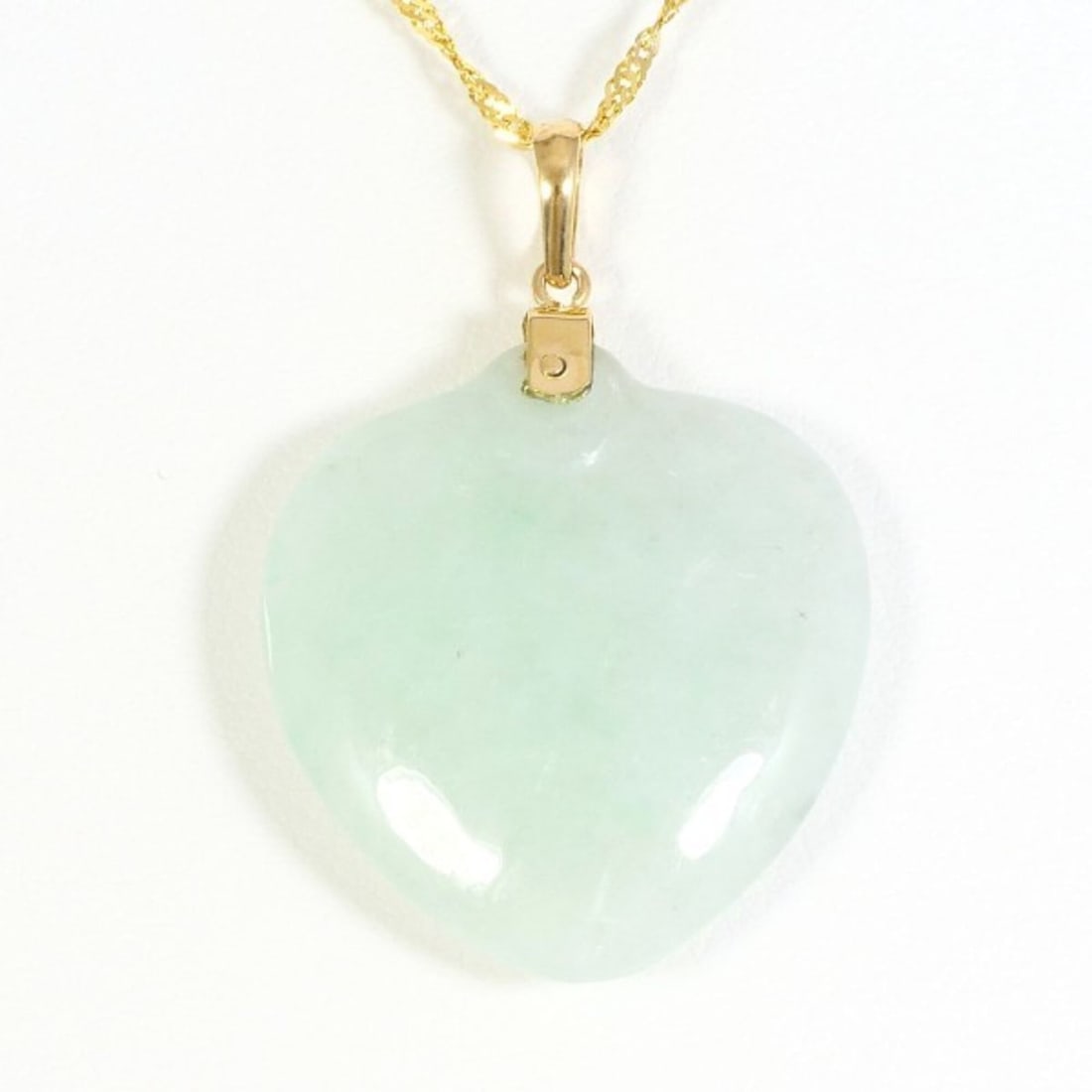 K14 14K YG Yellow Gold Necklace with Jadeite (Jadeite) and Certificate of Authenticity. Total weight: --- Catalog ---Category: SizeWeight: 6.8g / 0.23oz.Pendant Size: 33mm x 23mm / 1.29'' x 0.9''Neck Circumference: 38 cm / 14.96''Category: DesignColor: Yellow goldMetal: GoldStone: JadeGender: WomenMat