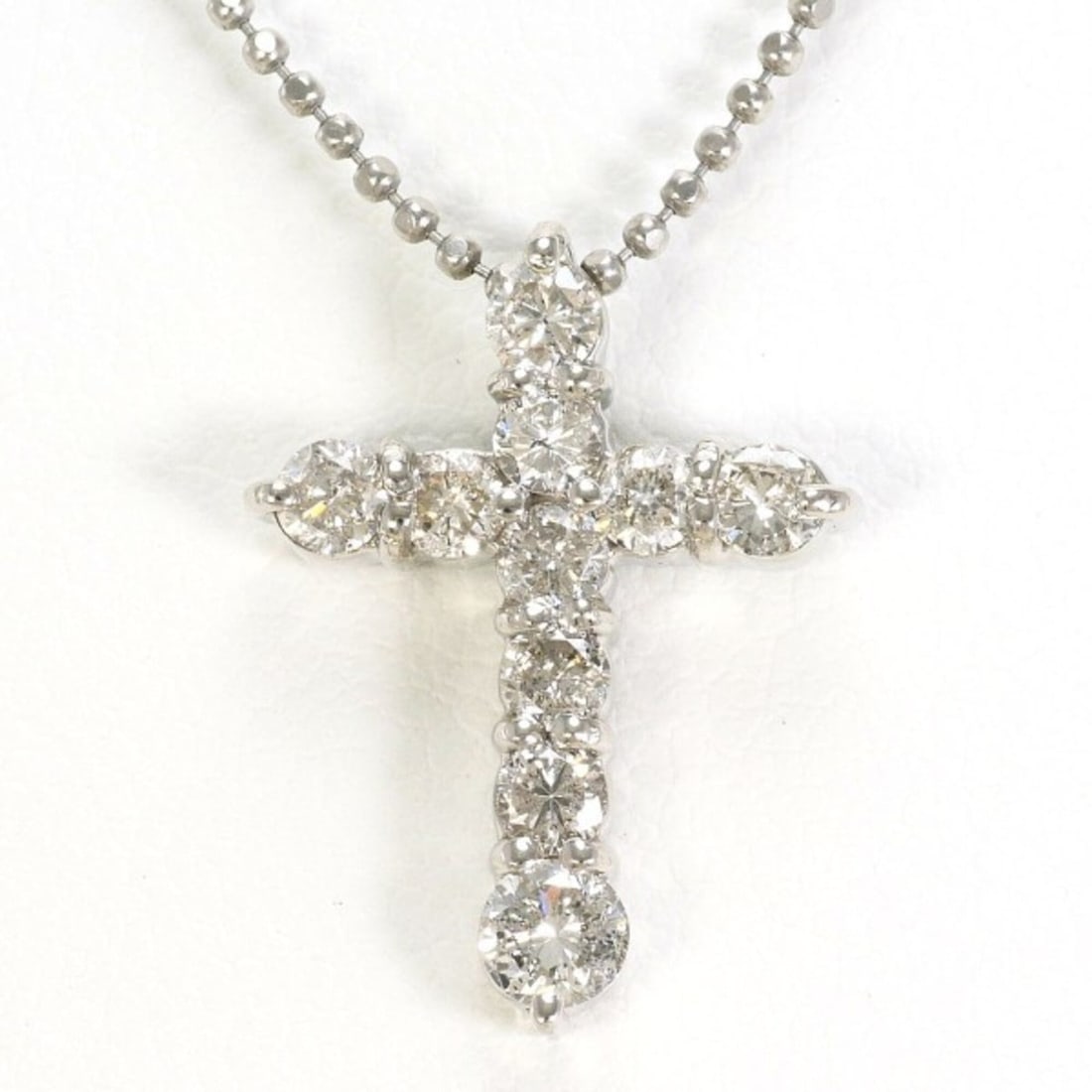 PT900 Platinum PT850 Necklace with 0.70ct Diamond, Certificate of Authenticity Included, Total: --- Catalog ---Category: SizeWeight: 5.1g / 0.17oz.Pendant Size: 18mm x 12mm / 0.7'' x 0.47''Neck Circumference: 40 cm / 15.74''Category: DesignColor: PlatinumMetal: PlatinumStone: DiamondGender: Wome