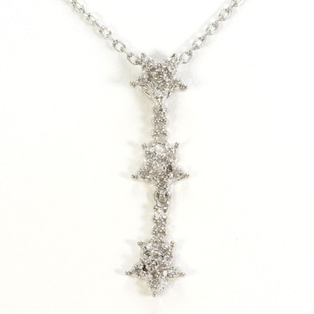 10K WG PT850 Necklace with Diamonds, Total Weight Approx. 3.1g, 41cm, Jewelry, Used, Like New: --- Catalog ---Category: SizeWeight: 3.1g / 0.1oz.Pendant Size: 26mm x 6mm / 1.02'' x 0.23''Neck Circumference: 41 cm / 16.14''Category: DesignColor: Platinum, White goldMetal: Platinum, White GoldSto