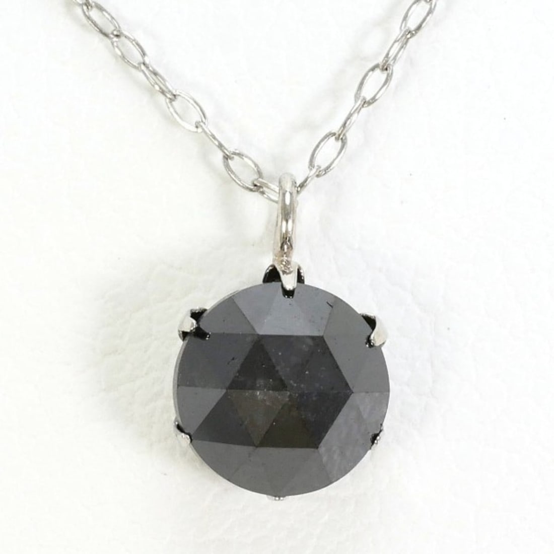 PT900 Platinum PT850 Necklace with Black Diamond (1.00 carat), Total Weight Approx. 1.1g, 40cm,: --- Catalog ---Category: SizeWeight: 1.1g / 0.03oz.Pendant Size: 8mm x 5mm / 0.31'' x 0.19''Neck Circumference: 40 cm / 15.74''Category: DesignColor: Black, PlatinumMetal: PlatinumStone: DiamondGender