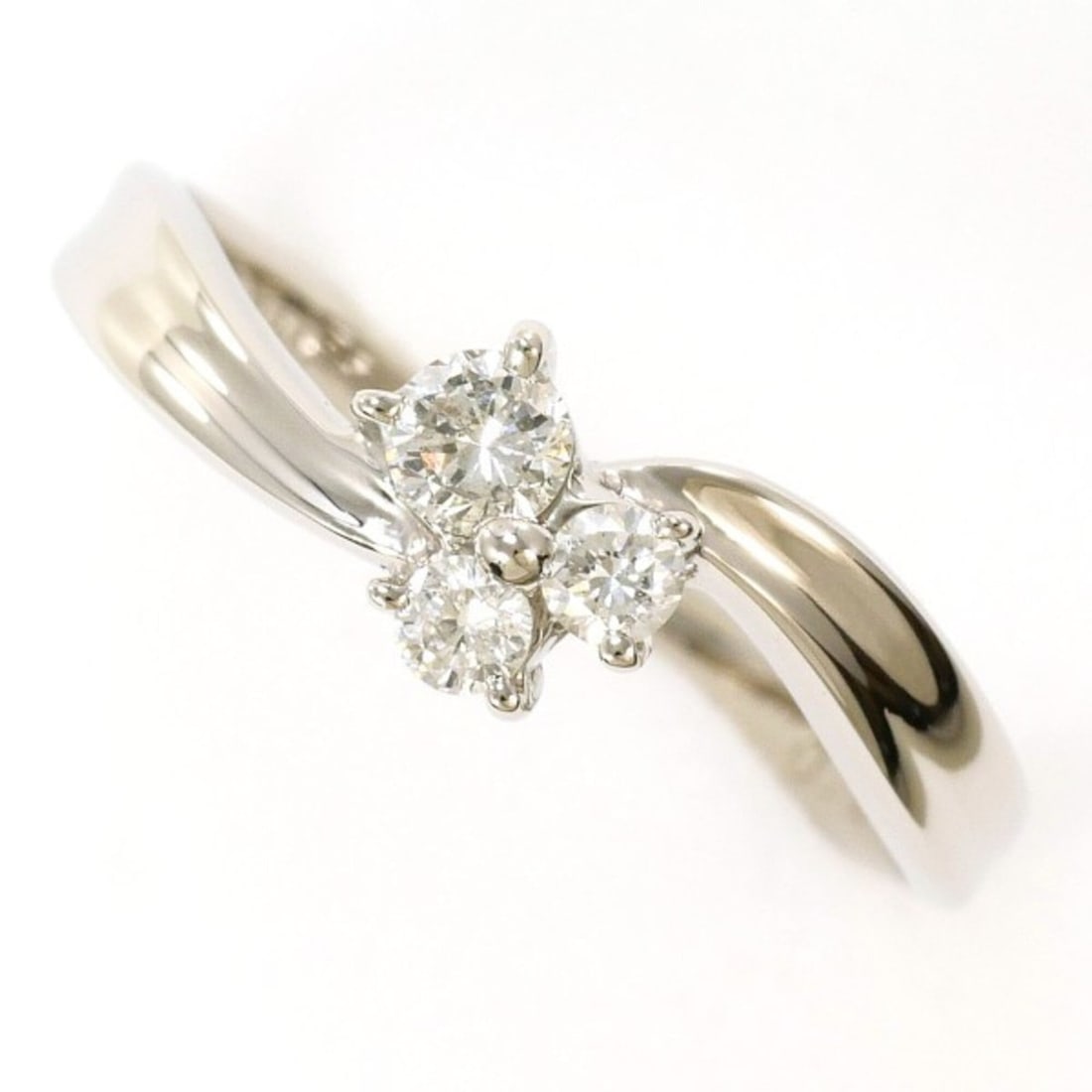 Estelle PT900 Ring, 1 Diamond (0.20 carat), Total Weight Approx. 2.9g, Jewelry, Used, Like New: --- Catalog ---Category: SizeWidth: 6mm / 0.24''Weight: 2.9g / 0.1oz.JP Size: 12US Size: 6.5Category: DesignType: Band ringColor: PlatinumMetal: PlatinumStone: DiamondGender: WomenMaterial: Platinum 9