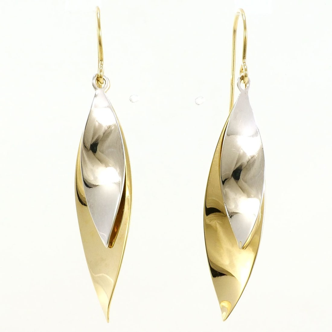 K10 10K YG Yellow Gold Earrings, Total Weight 2.4g, Like New Jewelry: --- Catalog ---Category: SizeWeight: 2.4g / 0.08oz.Category: DesignType: Drop earringsColor: White gold, Yellow goldMetal: Gold, White GoldGender: WomenMaterial: White gold (10K), Yellow gold (10K)Met