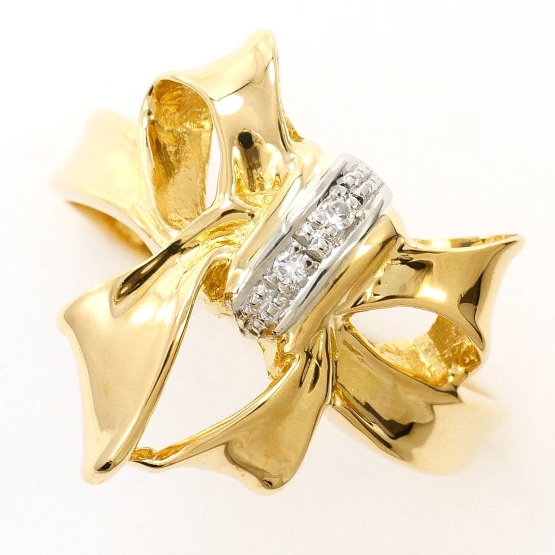 PT900 Platinum 18K Yellow Gold Ring with Green Diamond (No Carat Markings), Total Weight 3.6g,: --- Catalog ---Category: SizeWidth: 16mm / 0.63''Weight: 3.6g / 0.12oz.JP Size: 10US Size: 5.5Category: DesignType: Band ringColor: Green, Yellow goldMetal: Gold, PlatinumStone: DiamondGender: WomenMa