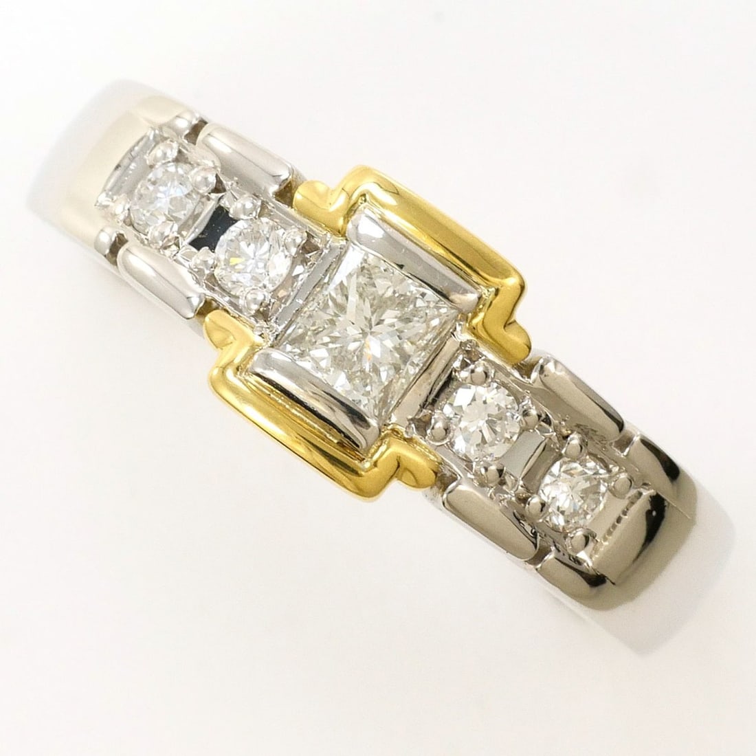 PT900 Platinum 18K Yellow Gold Ring with 0.20ct and 0.34ct Diamonds, Certificate of Authenticity,: --- Catalog ---Category: SizeWidth: 8mm / 0.31''Weight: 8.5g / 0.29oz.JP Size: 18US Size: 9Category: DesignType: Band ringColor: Platinum, Yellow goldMetal: Gold, PlatinumStone: DiamondGender: Women,M
