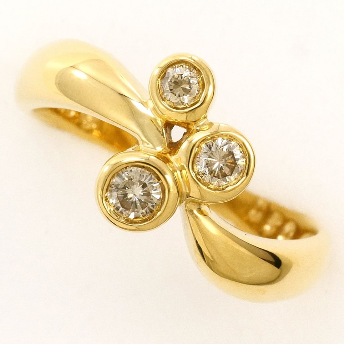 18K (18-karat) Yellow Gold Ring with Brown Diamond (0.20ct), Certificate of Authenticity, Total: --- Catalog ---Category: SizeWidth: 9mm / 0.35''Weight: 4.3g / 0.15oz.JP Size: 11.5US Size: 6Category: DesignType: Band ringColor: Brown, Yellow goldMetal: GoldStone: DiamondGender: WomenMaterial: Yel