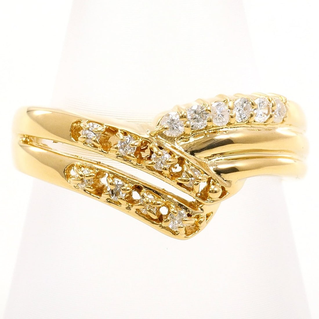 18K (18-karat) Yellow Gold Ring with 0.18ct Diamond, Certificate of Authenticity, Total Weight 3.6g,: --- Catalog ---Category: SizeWidth: 9mm / 0.35''Weight: 3.6g / 0.12oz.JP Size: 12US Size: 6.5Category: DesignType: Band ringColor: Yellow goldMetal: GoldStone: DiamondGender: WomenMaterial: Yellow gol