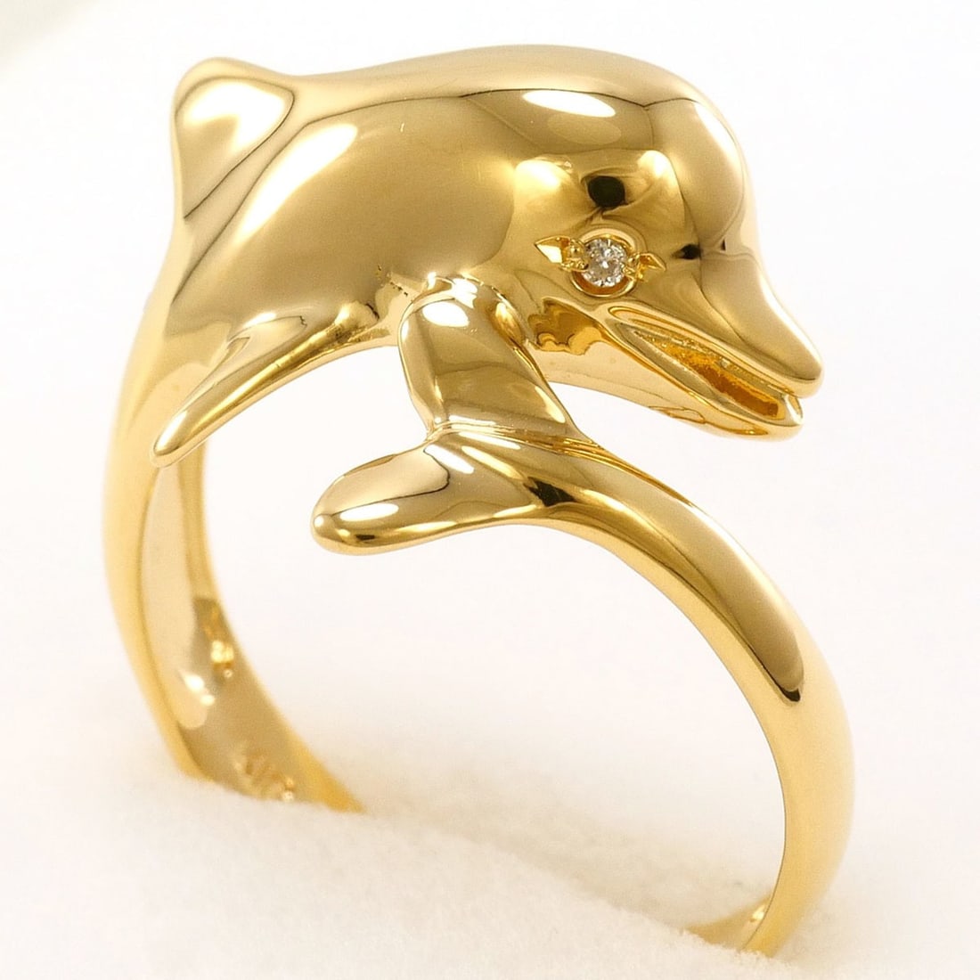 18K (18-karat) Yellow Gold Ring with 0.01ct Diamond, Certificate of Authenticity, Total Weight 4.1g,: --- Catalog ---Category: SizeWidth: 15mm / 0.59''Weight: 4.1g / 0.14oz.JP Size: 11US Size: 6Category: DesignType: Band ringColor: Yellow goldMetal: GoldStone: DiamondGender: WomenMaterial: Yellow gold