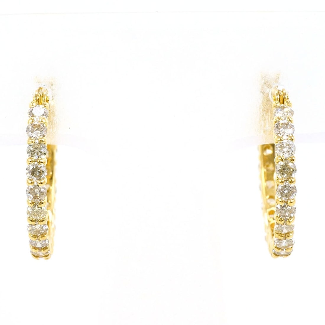 18K (18-karat) Yellow Gold (YG) Earrings with 0.50ct Diamonds, Certificate of Authenticity, Total: --- Catalog ---Category: SizeWeight: 2.1g / 0.07oz.Category: DesignType: Hoop earringsColor: Yellow goldMetal: GoldStone: DiamondGender: WomenMaterial: Yellow gold (18K)Metal Purity: 18KWeight (ct.): 