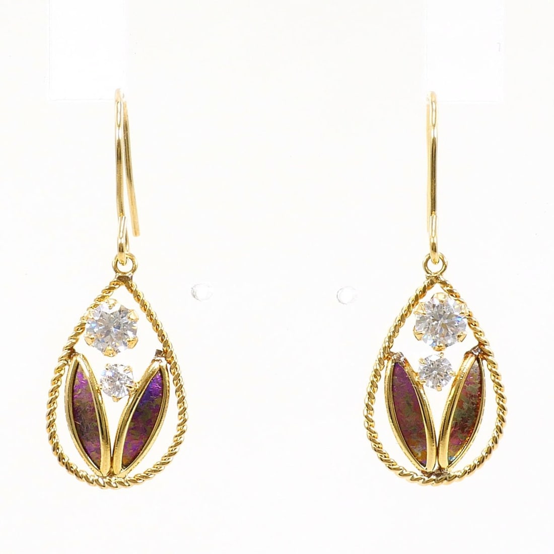 18K (18-karat) Yellow Gold (YG) Earrings with Zirconia, Total Weight 0.7g, Jewelry: --- Catalog ---Category: SizeWeight: 0.7g / 0.02oz.Category: DesignType: Drop earringsColor: Yellow goldMetal: GoldStone: Cubic zirconiaGender: WomenMaterial: Yellow gold (18K)Metal Purity: 18KCategor
