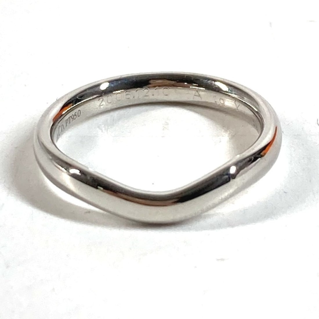 TIFFANY&Co. Tiffany Elsa Peretti Curved Band Ring Accessory Jewelry Platinum Pt950 Men's Silver 1: --- Catalog ---Category: SizeJP Size: 13.5US Size: 6.5Category: DesignType: Band ringColor: SilverGender: MenMaterial: Platinum 950Category: GeneralBrand: TiffanyCountry of Origin: Spain--- Item List 
