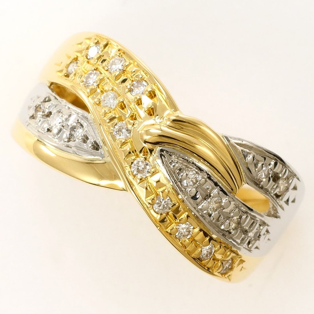 PT900 Platinum 18K Yellow Gold Ring with Diamond (carat mark not specified), Certificate of: --- Catalog ---Category: SizeWeight: 4.9g / 0.17oz.JP Size: 9.5US Size: 5Category: DesignType: Band ringColor: Platinum, Yellow goldMetal: Gold, PlatinumStone: DiamondGender: WomenMaterial: Platinum 9