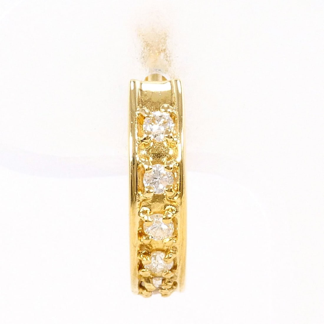18K (18-karat) Yellow Gold Earring (Single Earring) with 0.10 ct Diamond, Total Weight 1.2g, Jewelry: --- Catalog ---Category: SizeWeight: 1.2g / 0.04oz.Category: DesignType: Hoop earringsColor: Yellow goldMetal: GoldStone: DiamondGender: WomenMaterial: Yellow gold (18K)Metal Purity: 18KWeight (ct.): 
