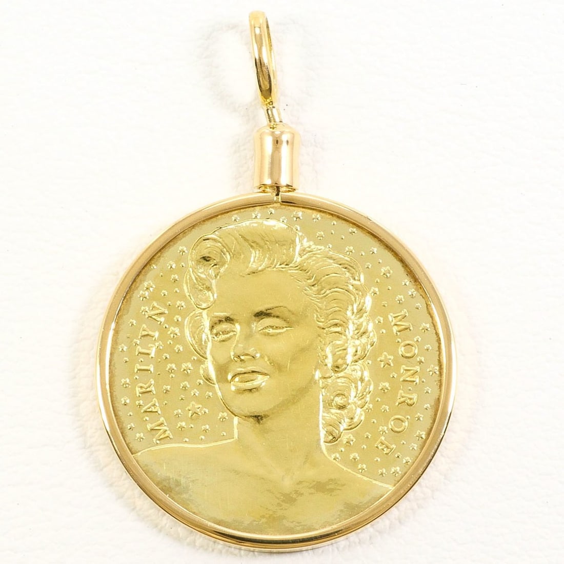 18K (18-karat) Yellow Gold (YG) Pendant Top, Total Weight 8.6g, Jewelry: --- Catalog ---Category: SizeWeight: 8.6g / 0.3oz.Pendant Size: 33mm x 22mm / 1.29'' x 0.86''Category: DesignColor: Yellow goldMetal: GoldGender: WomenMaterial: Yellow gold (18K)Metal Purity: 18KNeckl