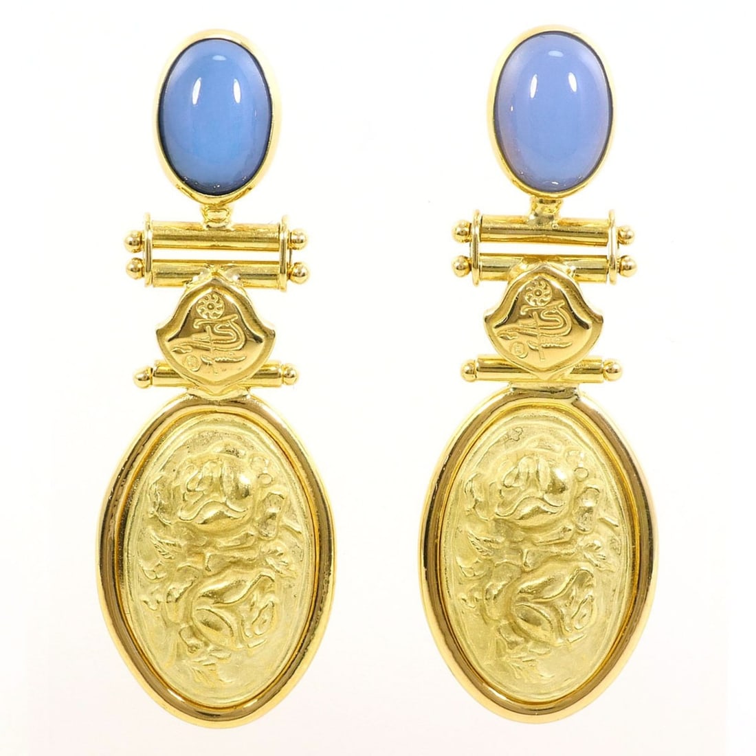 18K (18-karat) Yellow Gold Earrings with Chalcedony Stone, Total Weight 5.8g, Jewelry: --- Catalog ---Category: SizeWeight: 5.8g / 0.2oz.Category: DesignType: Stud earringsColor: Yellow goldMetal: GoldStone: ChalcedonyGender: WomenMaterial: Yellow gold (18K)Metal Purity: 18KCategory: Ge